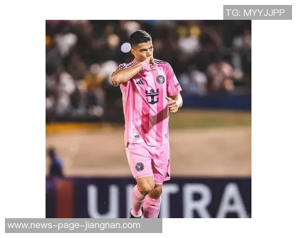 苏亚雷斯社交媒体分享全家福庆祝妻子生日表达骄傲与爱意