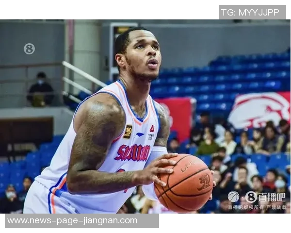 亨特表现出色16投8中三分命中率高达33贡献20分7篮板2抢断正负值高达19